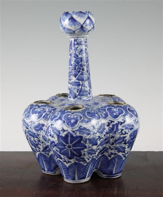 A Chinese blue and white garlic neck tulip vase, 19th century, 24.5cm